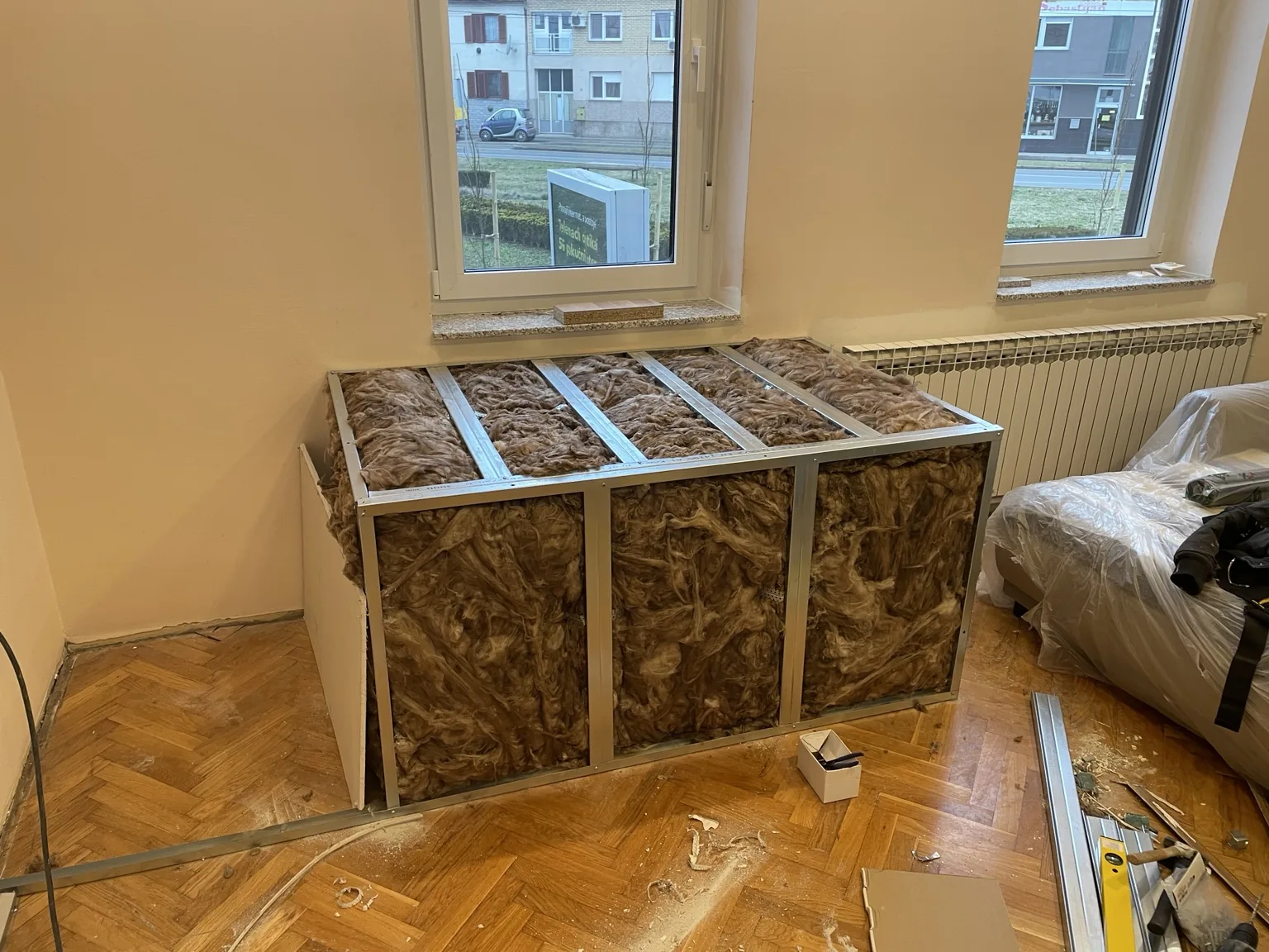 Ugradnja izolacije u konstrukciju knauf kutije i nadvoja